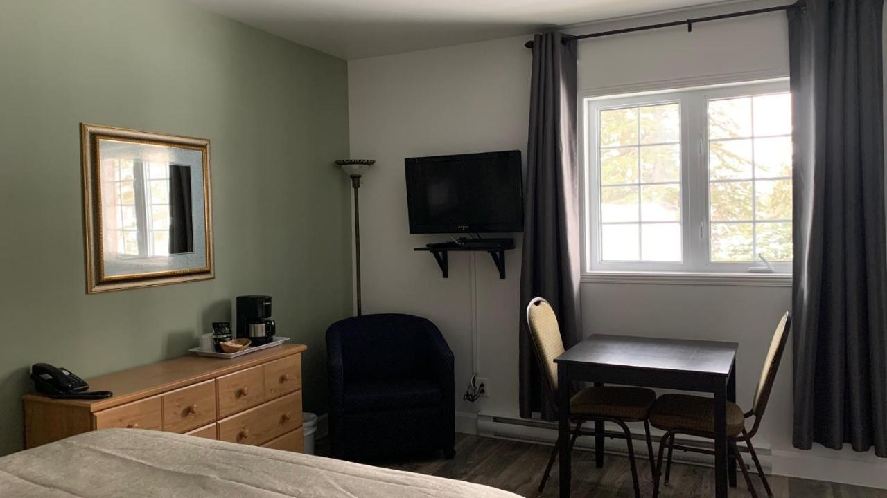 Motel Des Cascades Baie-Saint-Paul Zewnętrze zdjęcie