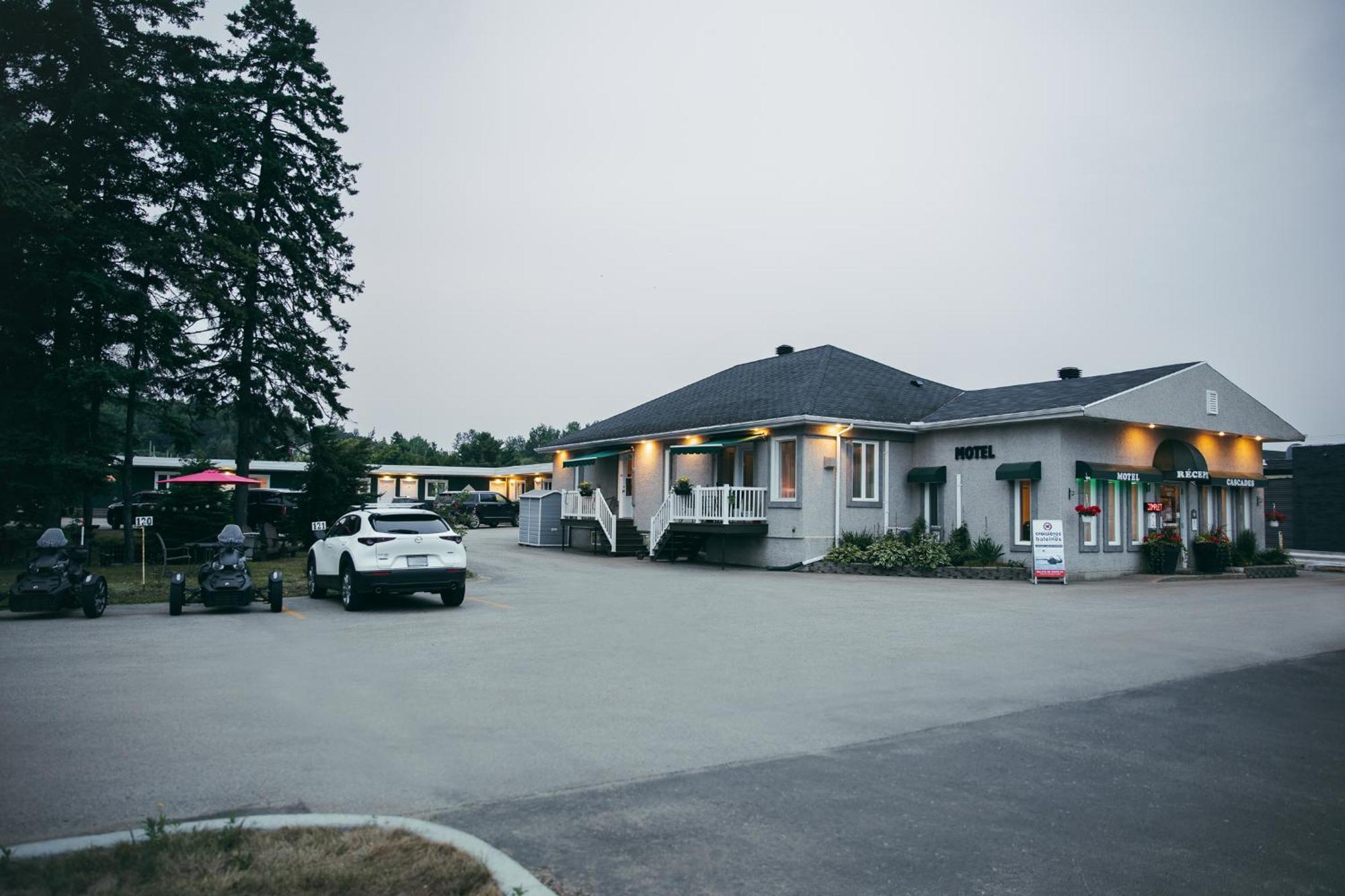 Motel Des Cascades Baie-Saint-Paul Zewnętrze zdjęcie