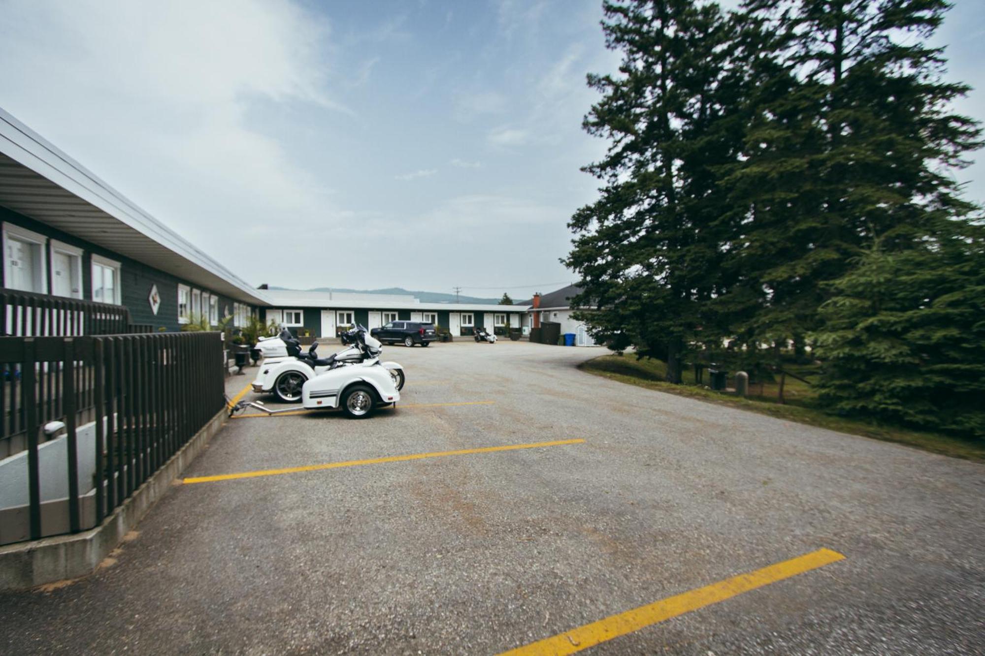 Motel Des Cascades Baie-Saint-Paul Zewnętrze zdjęcie
